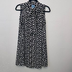 Size 6 black&white boutique dress by Cece. Vneck with tie front  very chic
